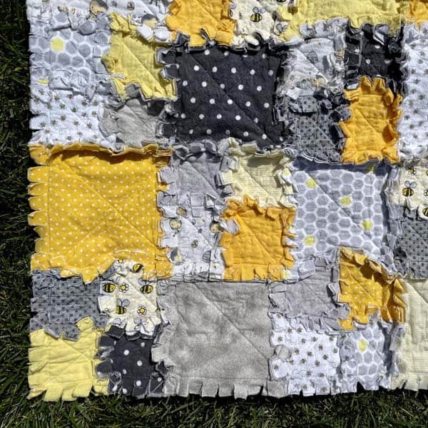 Bubble Bee Raggedy Quilt - Crib Size