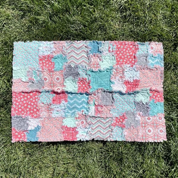 Coral Floral Raggedy Quilt – Crib Size