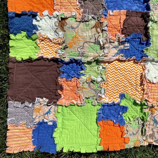 Dinosaur Raggedy Quilt – Crib Size
