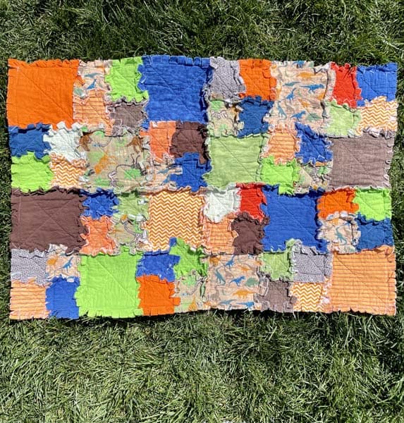 Dinosaur Raggedy Quilt – Crib Size