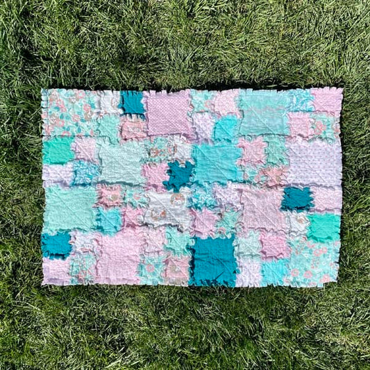 Hedgehog Raggedy Quilt – Crib Size