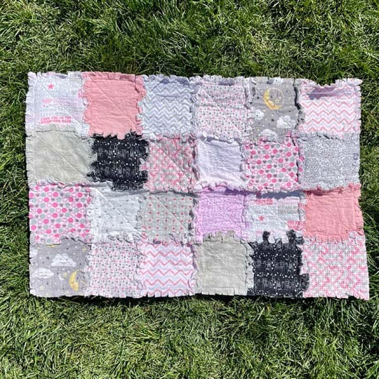 Moon and Stars Raggedy Quilt – Crib Size